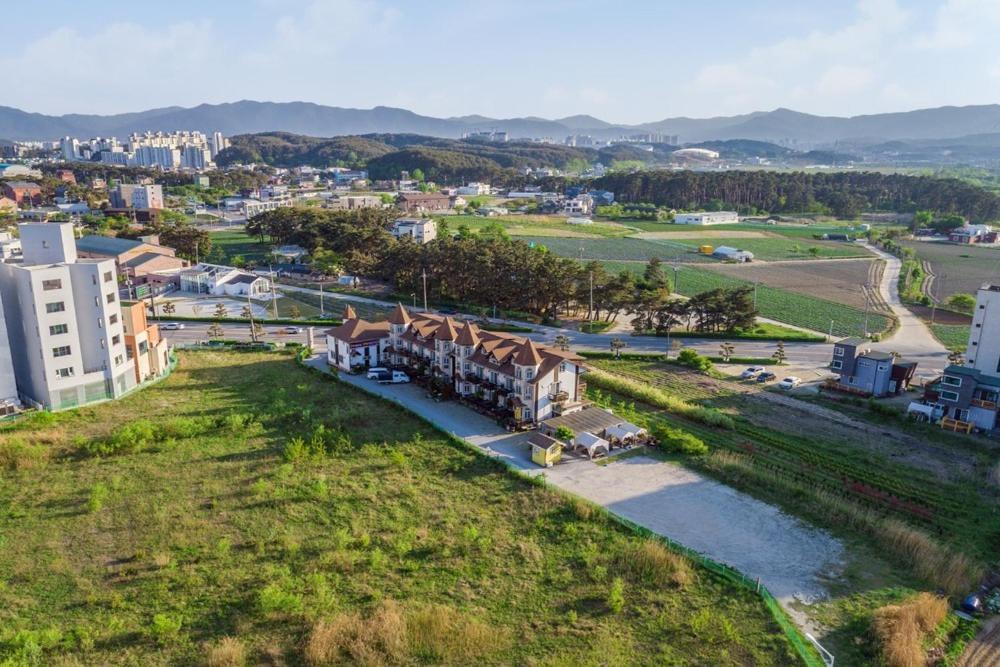 Santa Beach Pension Gangneung Eksteriør bilde