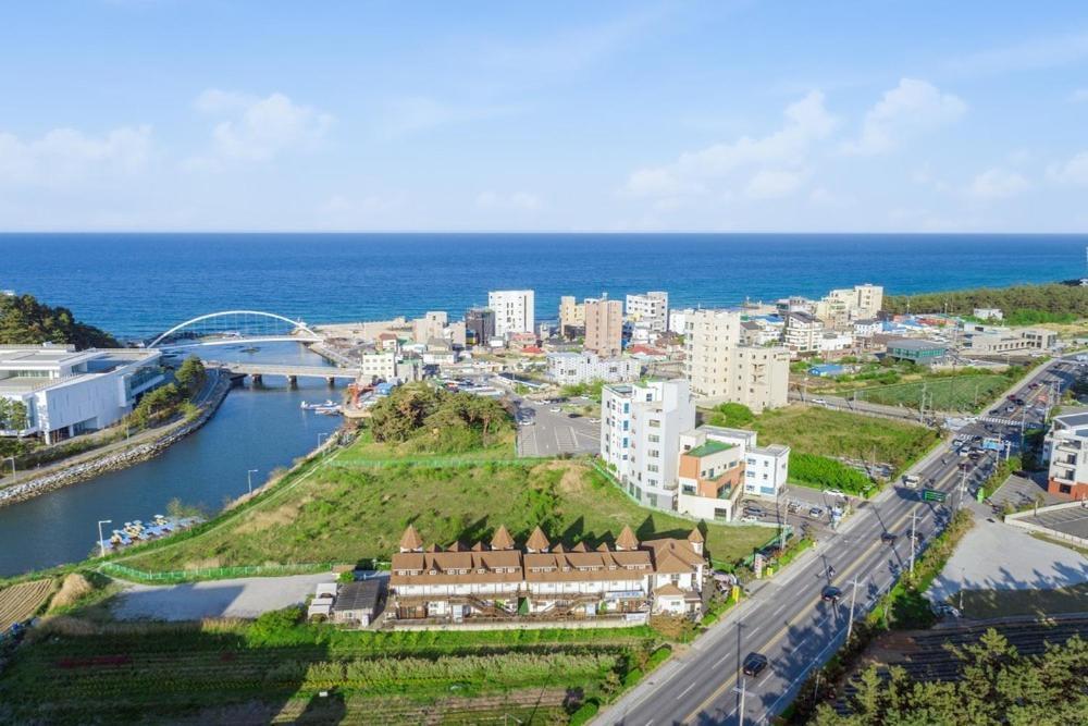 Santa Beach Pension Gangneung Eksteriør bilde